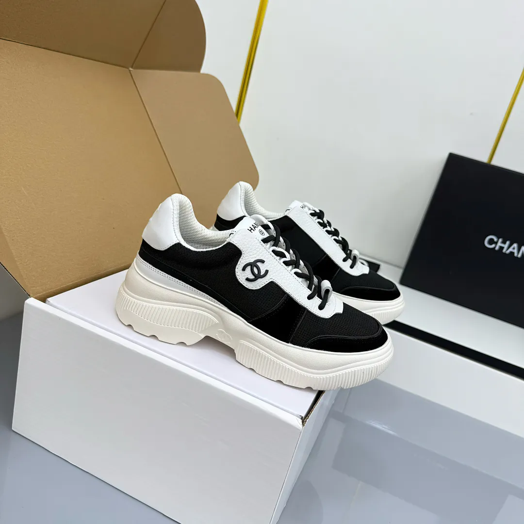 👟👟Ex-factory price 620👟👟 Chanel bread shoes ~ original calfskin panda shoes Chanel 25C latest hot style panda black and white sports shoes casual sneakers Xiaoxiang hot item classic black and white panda color coco girls must pay Fabric: original custom mixed sheepskin lining: original imported breathable mesh lining outsole: Original molded rubber + TPU combination Size: Women's 35-41